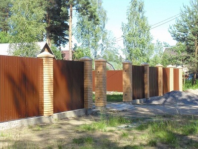 Монтаж забора из металлопрофия в Орше