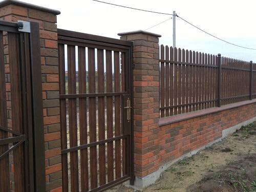 Установка забора из металлоштакетника в Орше